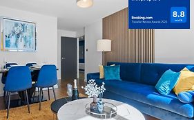 2 Bedroom Greek Street Apartment - Sleeps Up To 6